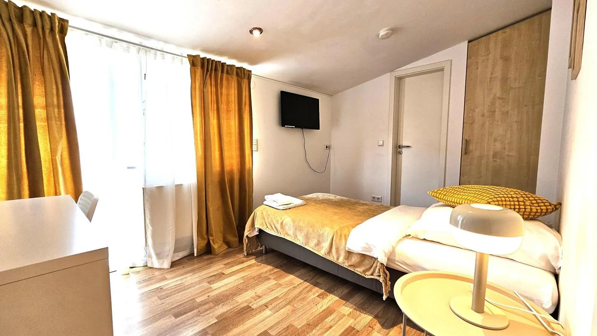 Airport Messe Hotel Düsseldorf 3*,
